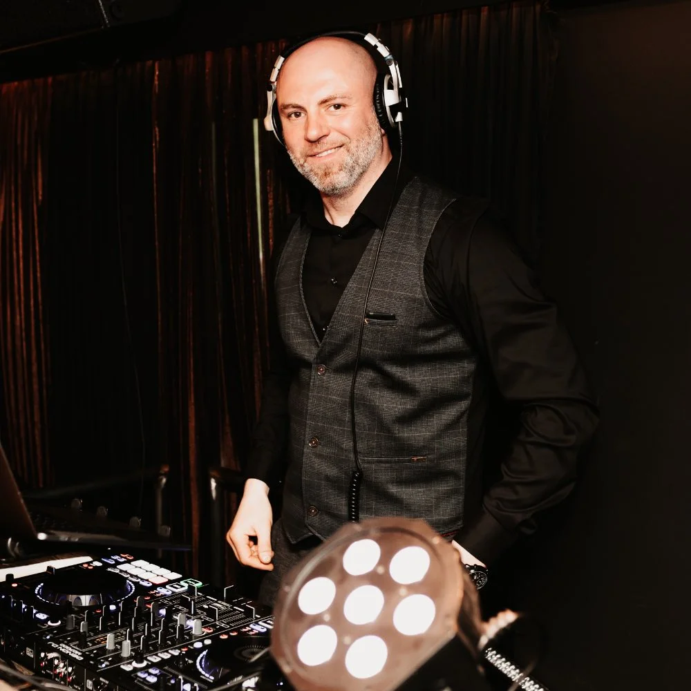 Professioneller DJ für jedes Event, ob Hochzeit, Geburtstagsfeier, Firmenevent oder Freie Trauung